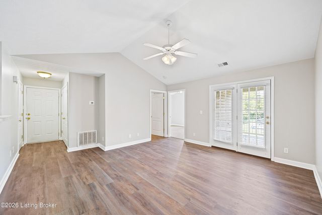 7300 Saint Andrews Woods Cir 203, Louisville, KY 40214