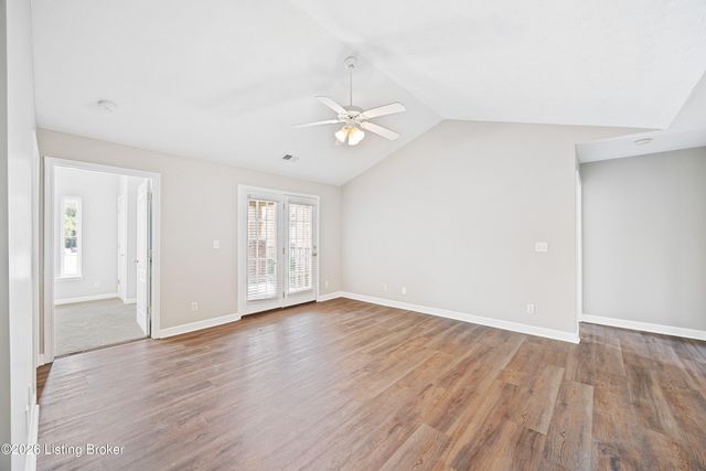 7300 Saint Andrews Woods Cir 203, Louisville, KY 40214