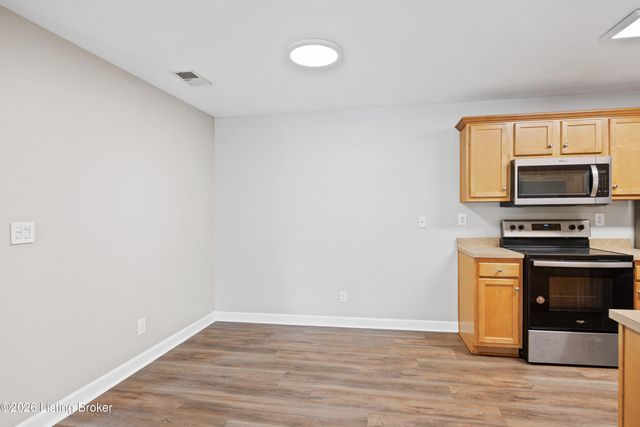7300 Saint Andrews Woods Cir 203, Louisville, KY 40214