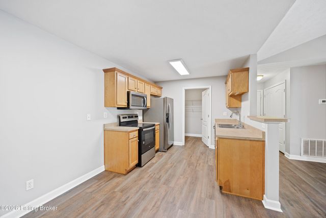 7300 Saint Andrews Woods Cir 203, Louisville, KY 40214