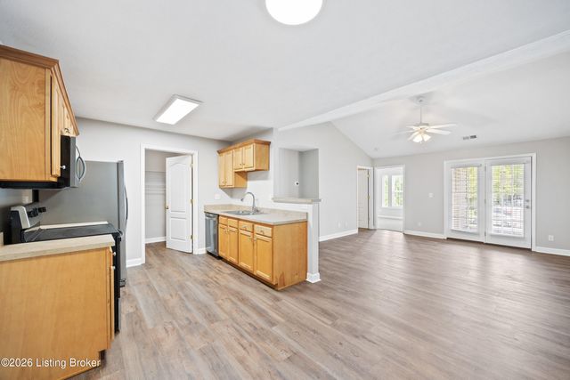 7300 Saint Andrews Woods Cir 203, Louisville, KY 40214