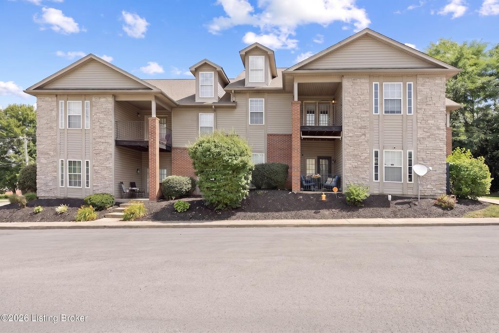 7300 Saint Andrews Woods Cir 203, Louisville, KY 40214