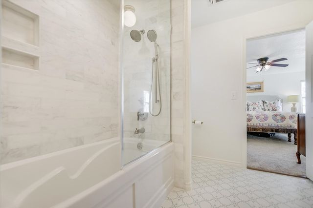 316 Mountain View Dr, Sunrise Beach, TX 78643