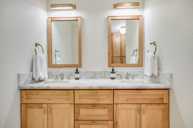 316 Mountain View Dr, Sunrise Beach, TX 78643