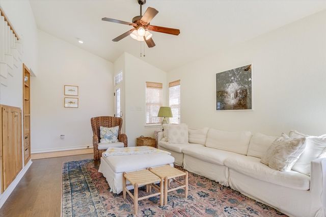 316 Mountain View Dr, Sunrise Beach, TX 78643