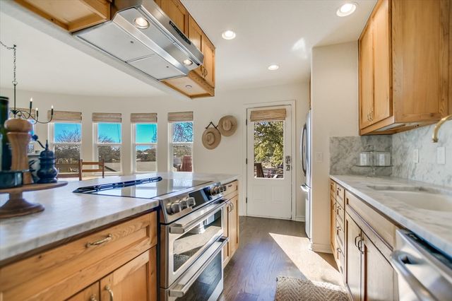 316 Mountain View Dr, Sunrise Beach, TX 78643