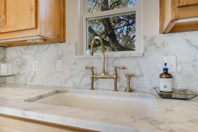 316 Mountain View Dr, Sunrise Beach, TX 78643