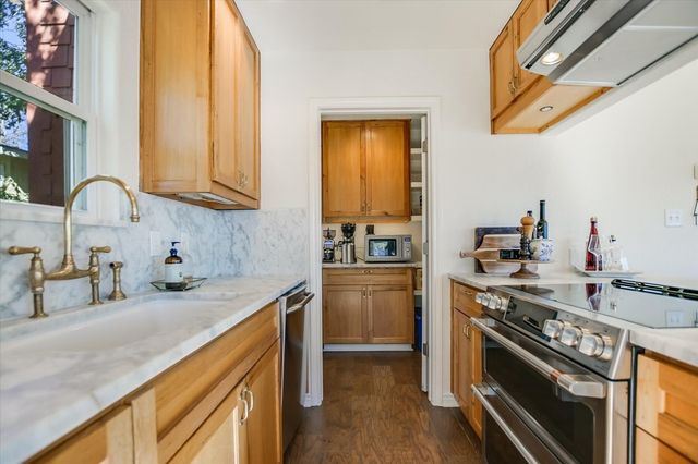 316 Mountain View Dr, Sunrise Beach, TX 78643