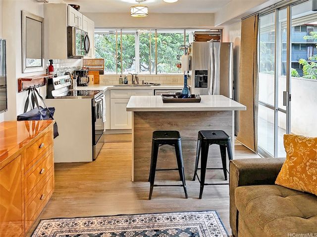 439 Keoniana Street 201, Honolulu, HI 96815