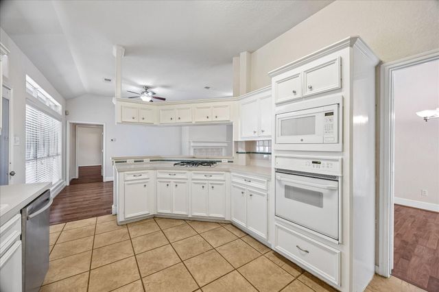 3419 Glastonbury Drive, Pearland, TX 77581
