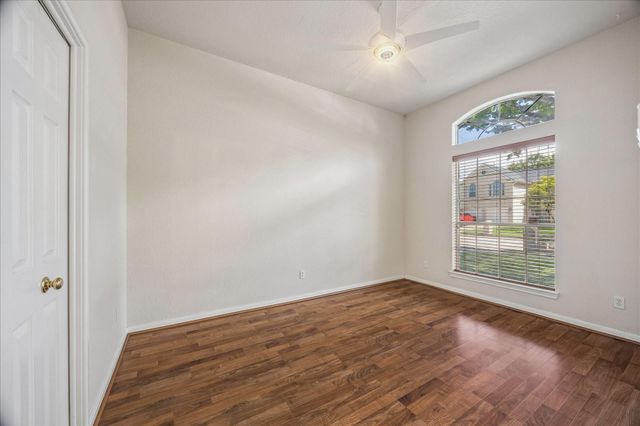 3419 Glastonbury Drive, Pearland, TX 77581