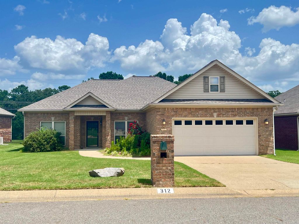 312 Willowbend Circle, Hot Springs, AR 71913