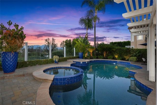 25881 Cedarbluff, Laguna Hills, CA 92653