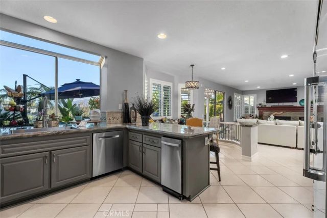 25881 Cedarbluff, Laguna Hills, CA 92653