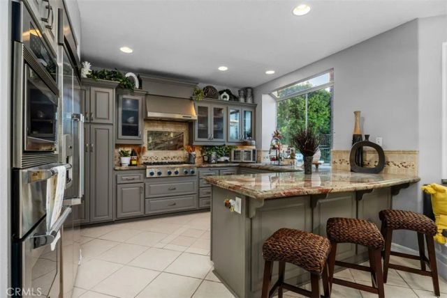 25881 Cedarbluff, Laguna Hills, CA 92653
