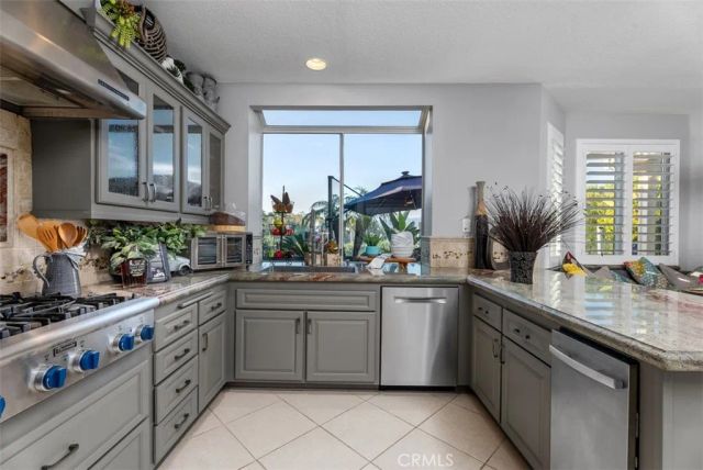 25881 Cedarbluff, Laguna Hills, CA 92653