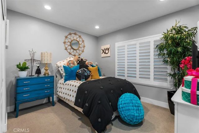 25881 Cedarbluff, Laguna Hills, CA 92653