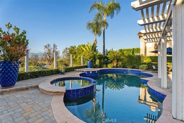 25881 Cedarbluff, Laguna Hills, CA 92653