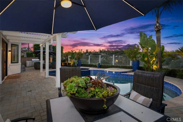 25881 Cedarbluff, Laguna Hills, CA 92653