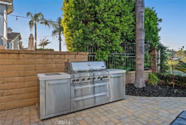 25881 Cedarbluff, Laguna Hills, CA 92653