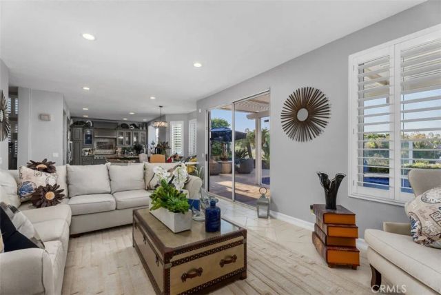 25881 Cedarbluff, Laguna Hills, CA 92653