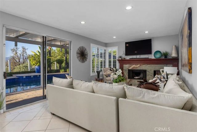 25881 Cedarbluff, Laguna Hills, CA 92653