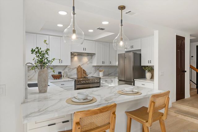 2811 Unicornio St, Carlsbad, CA 92009