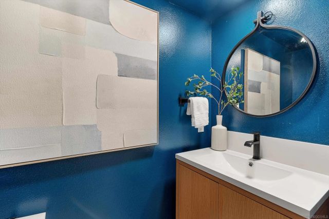 2811 Unicornio St, Carlsbad, CA 92009