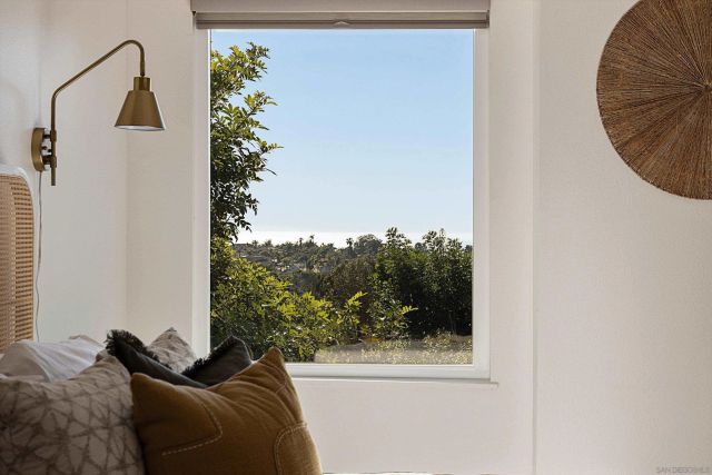 2811 Unicornio St, Carlsbad, CA 92009