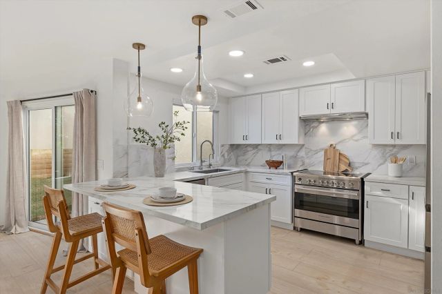 2811 Unicornio St, Carlsbad, CA 92009