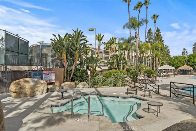 5500 Owensmouth Avenue 317, Woodland Hills, CA 91367