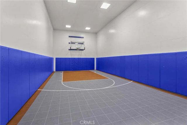 5500 Owensmouth Avenue 317, Woodland Hills, CA 91367
