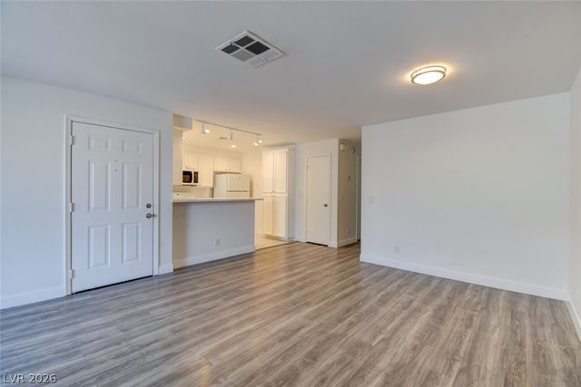6867 Tamarus Street 202, Las Vegas, NV 89119