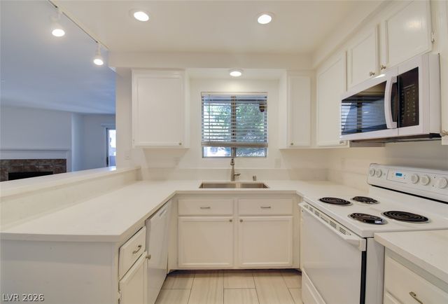 6867 Tamarus Street 202, Las Vegas, NV 89119