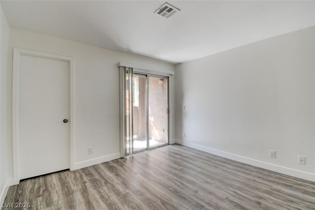 6867 Tamarus Street 202, Las Vegas, NV 89119