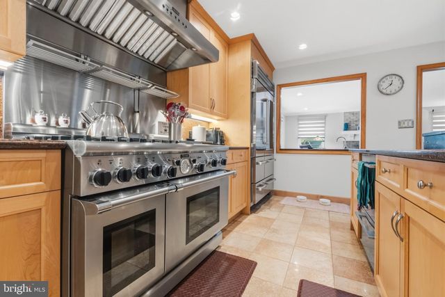 4 LAFITE CT, West Deptford Twp, NJ 08096