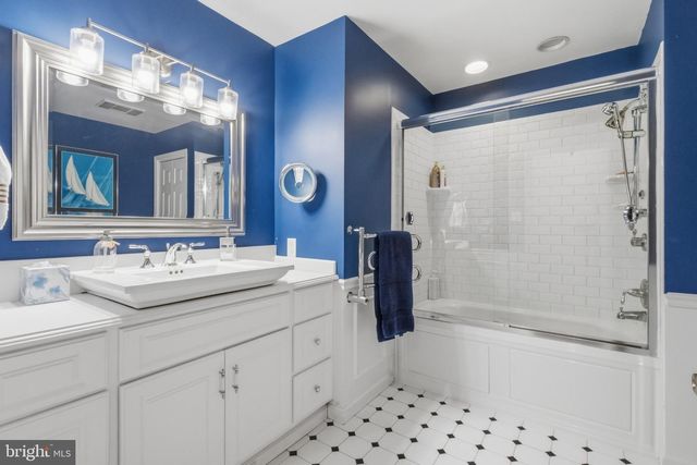 4 LAFITE CT, West Deptford Twp, NJ 08096