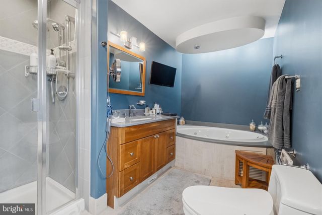 4 LAFITE CT, West Deptford Twp, NJ 08096