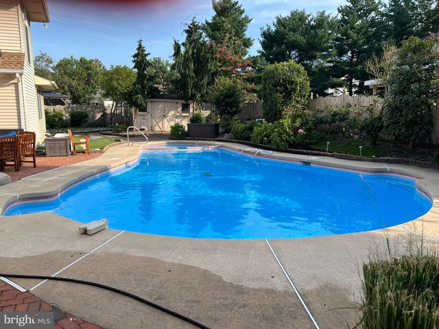 4 LAFITE CT, West Deptford Twp, NJ 08096