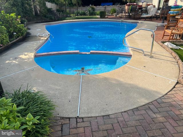 4 LAFITE CT, West Deptford Twp, NJ 08096