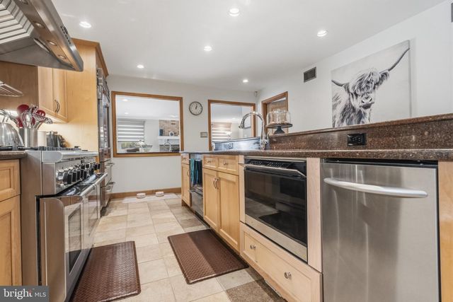 4 LAFITE CT, West Deptford Twp, NJ 08096