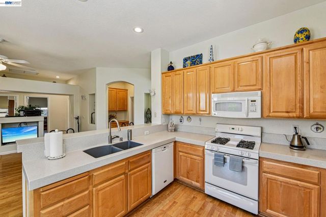 989 Carter St, Folsom, CA 95630