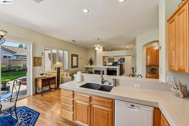 989 Carter St, Folsom, CA 95630