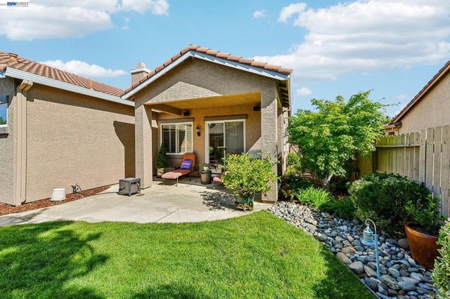 989 Carter St, Folsom, CA 95630