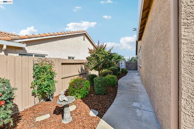 989 Carter St, Folsom, CA 95630