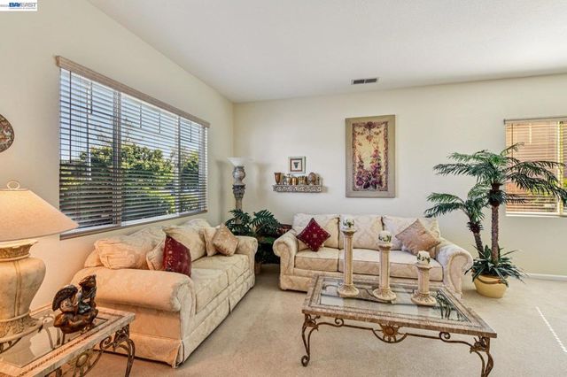 989 Carter St, Folsom, CA 95630