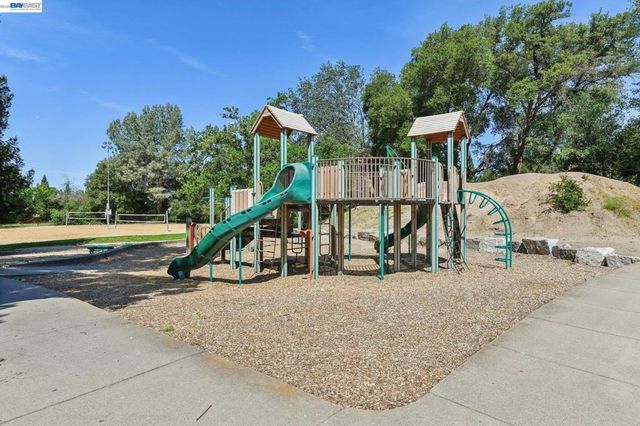 989 Carter St, Folsom, CA 95630