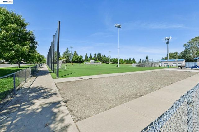 989 Carter St, Folsom, CA 95630