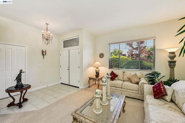 989 Carter St, Folsom, CA 95630