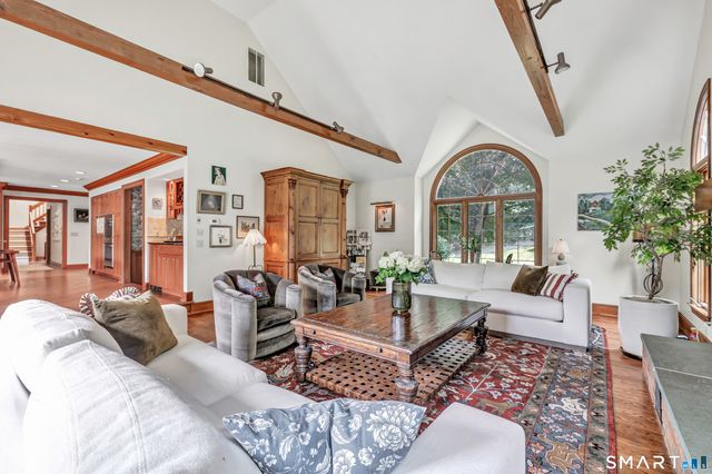 17 Plumtrees Road, Newtown, CT 06470
